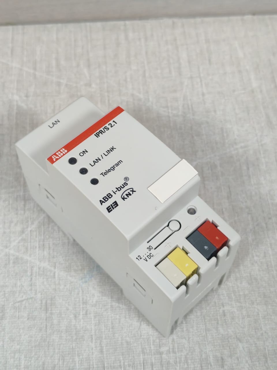 ABB 2CDG 110 061 R0011 ABB IPR/S 2.1 ROUTER 2CDG 110 061 R0011 3