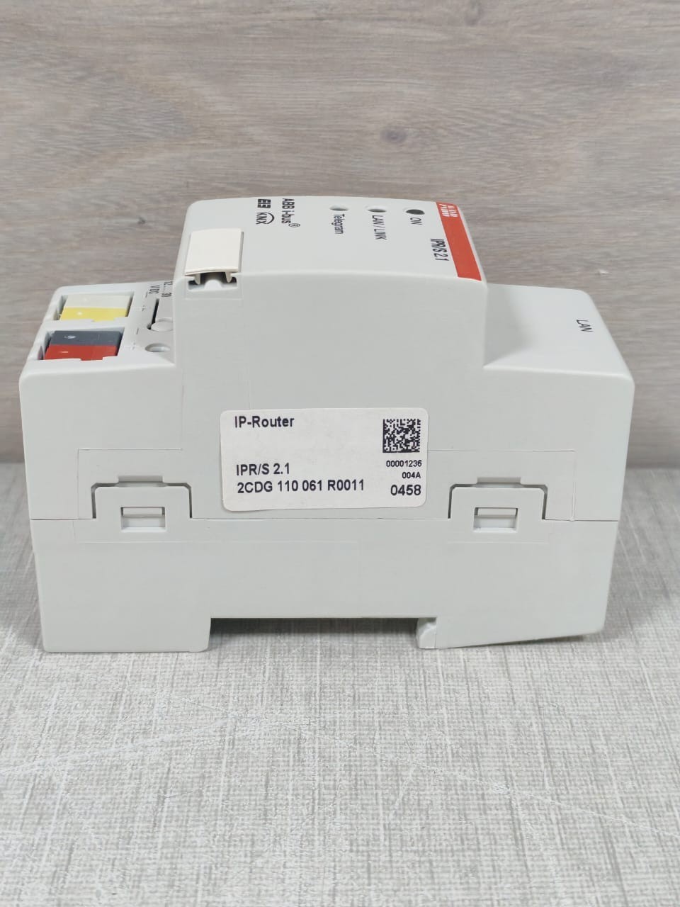 ABB 2CDG 110 061 R0011 ABB IPR/S 2.1 ROUTER 2CDG 110 061 R0011 9