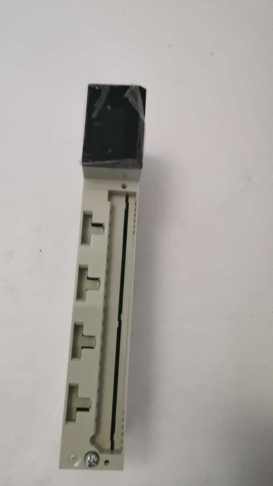 Schneider Electric 140XCP50000 Schneider 140XCP50000 Empty Module 3