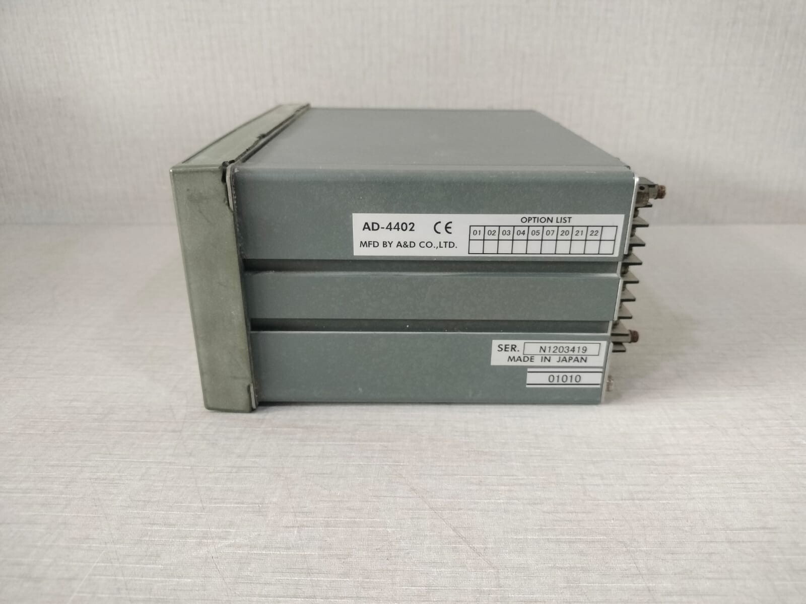 A&D AD-4402 A&D Multi-Function Weighing indicator AD-4402 WITH DAMAGED SCREEN 5