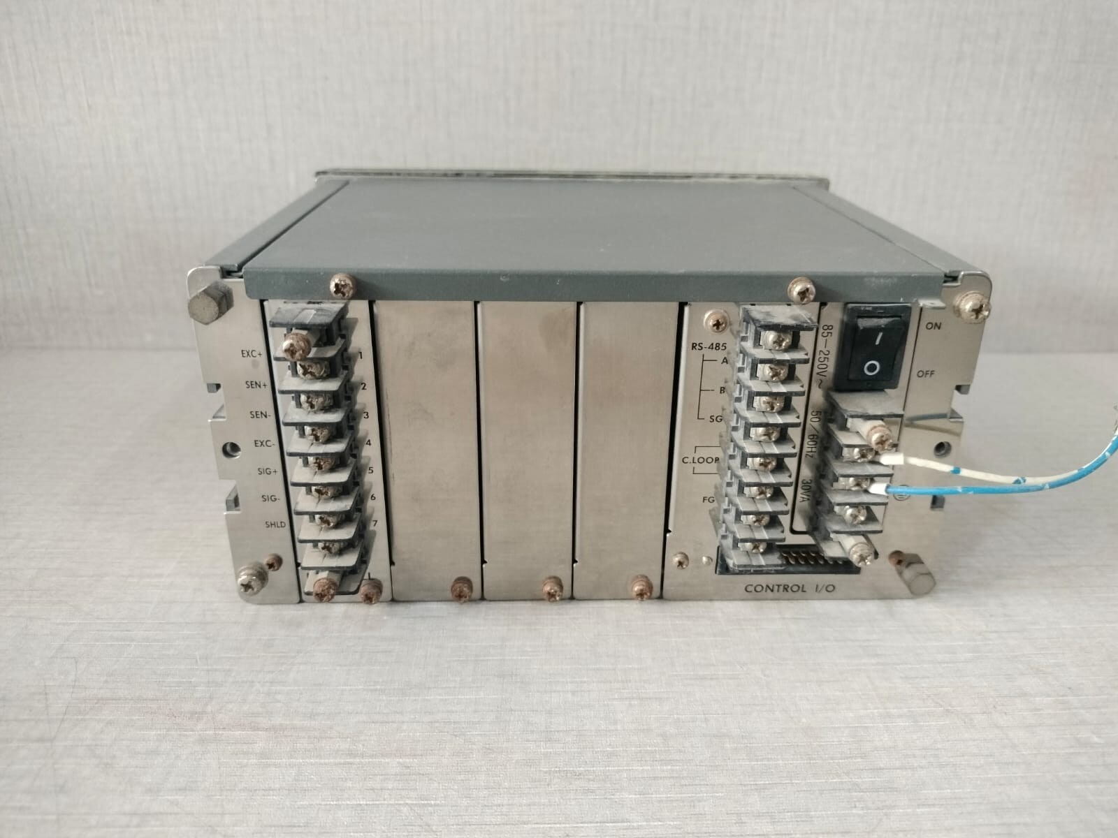A&D AD-4402 A&D Multi-Function Weighing indicator AD-4402 WITH DAMAGED SCREEN 8