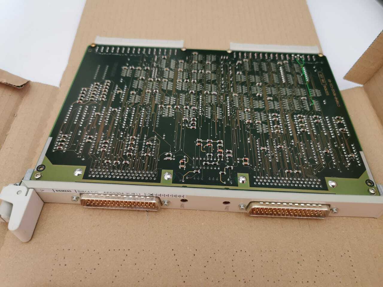 SIEMENS 6ES5304-3UB11 SIEMENS 6ES5304-3UB11 Interface Module - WITH FILTHY BOX 2