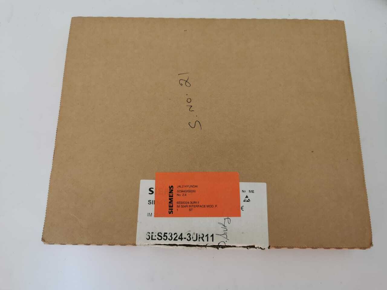 SIEMENS 6ES5324-3UR11 SIEMENS SIMATIC 6ES5324-3UR11 Interface Module- WITH FILTHY BOX 5