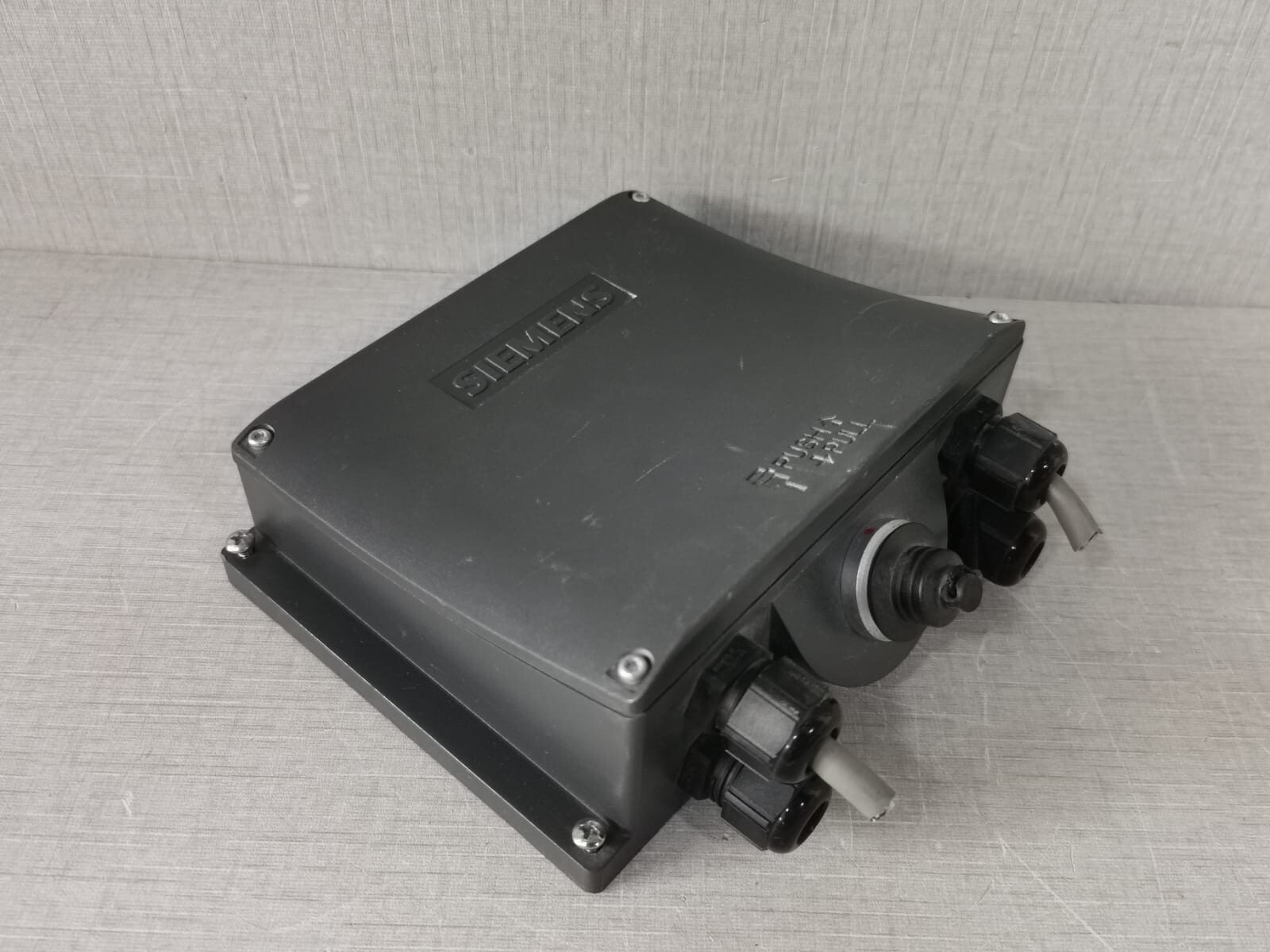 Siemens 6AV6 671-5AE10-0AX0 SIEMENS 6AV6 671-5AE10-0AX0 CONNECTIVITY BOX DP PLUS 9