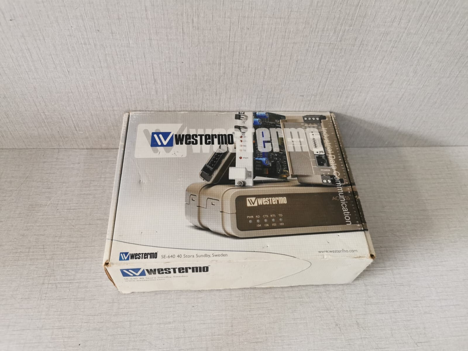 Westermo MD-62DC WESTERMO MD-62DC MODEM / Type: MD-62 ST - Only with Slightly Crack Parts 4