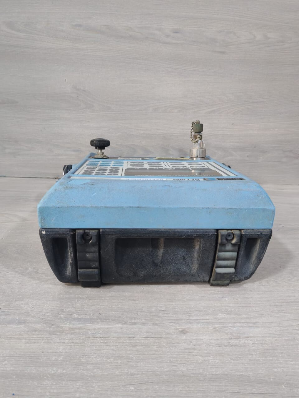 Druck DPI 605 DRUCK DPI 605 PRECISION PRESSURE INDICATOR/CALIBRATOR 10
