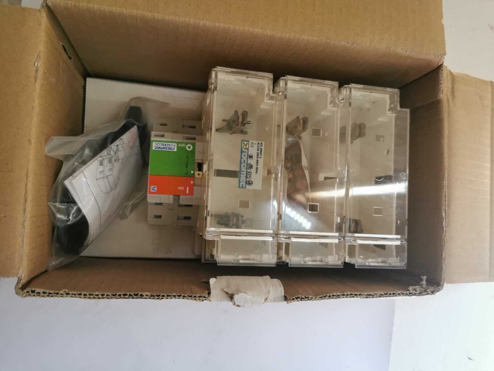 SOCOMEC FHP2B04 / FHP2 / F2H** SOCOMEC IEC 60947-3 / 36297901 AC23A 690V-50HZ Fuse Isolater Switch 2