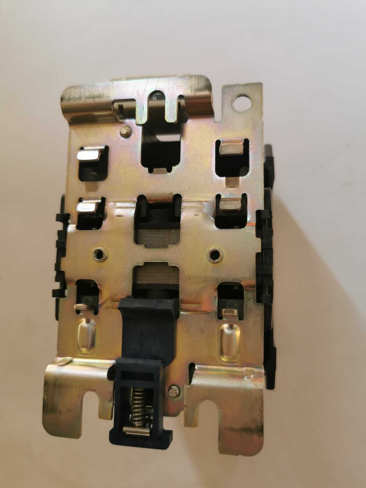 Schneider Electric LC1D80-/-LA4DA2U Schneider Electric LC1D80 / LA4DA2U Contactor 4