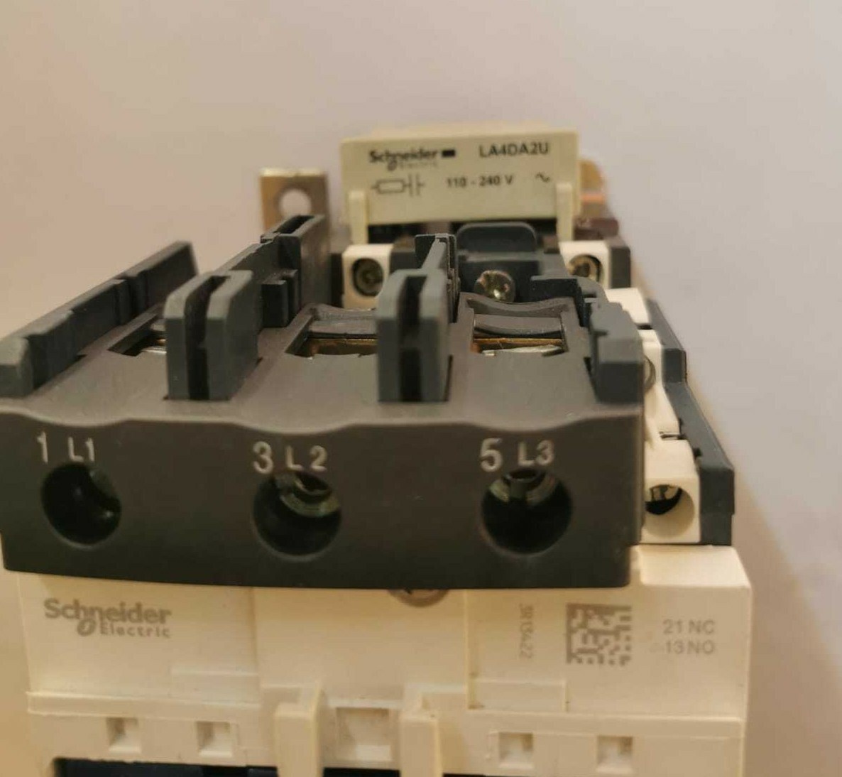 Schneider Electric LC1D80-/-LA4DA2U Schneider Electric LC1D80 / LA4DA2U Contactor 7