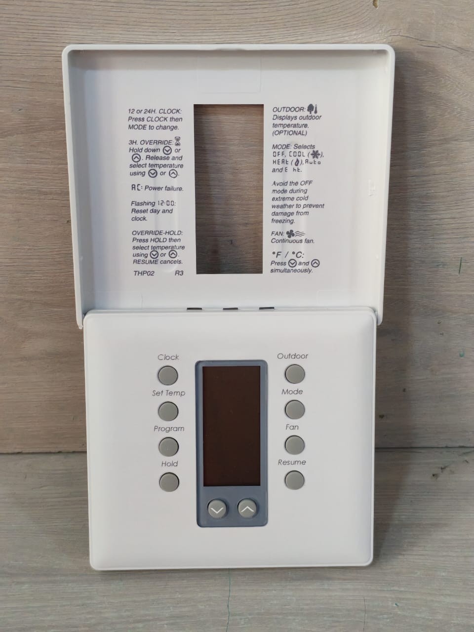 Trane THT0150E TRANE THT0150E ELECTRONIC THERMOSTAT MODULE REVERSIBLE PROGRAMMABLE 2