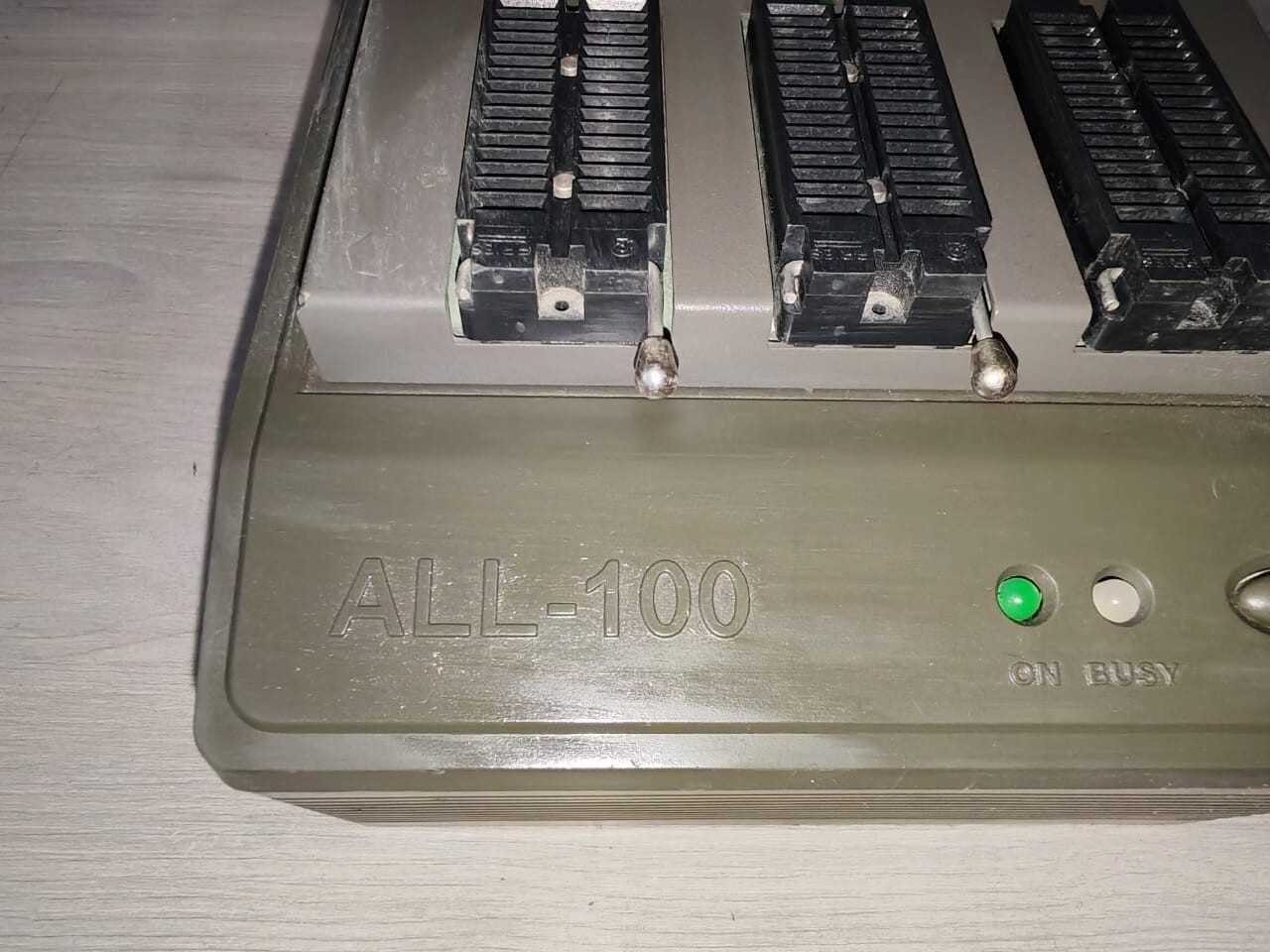 Hi-LO SYSTEM ALL-100 Hi-LO SYSTEM ALL-100 /04-2165 UNIVERSAL & GANG PROGRAMMER 100-240VAC 4