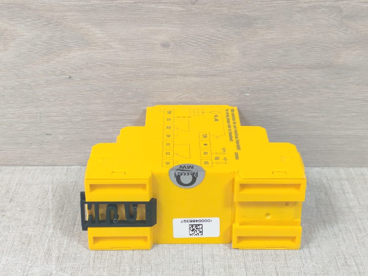 Bender RCMA423 BENDER RCMA423 LINETRAXX Residual Current Monitor 10