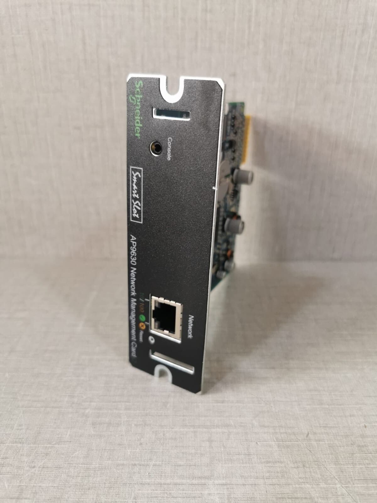 Schneider Electric AP9630 Schneider Electric AP9630 NETWORK MANAGEMENT CARD 2 - WITH FHILTY BOX 4