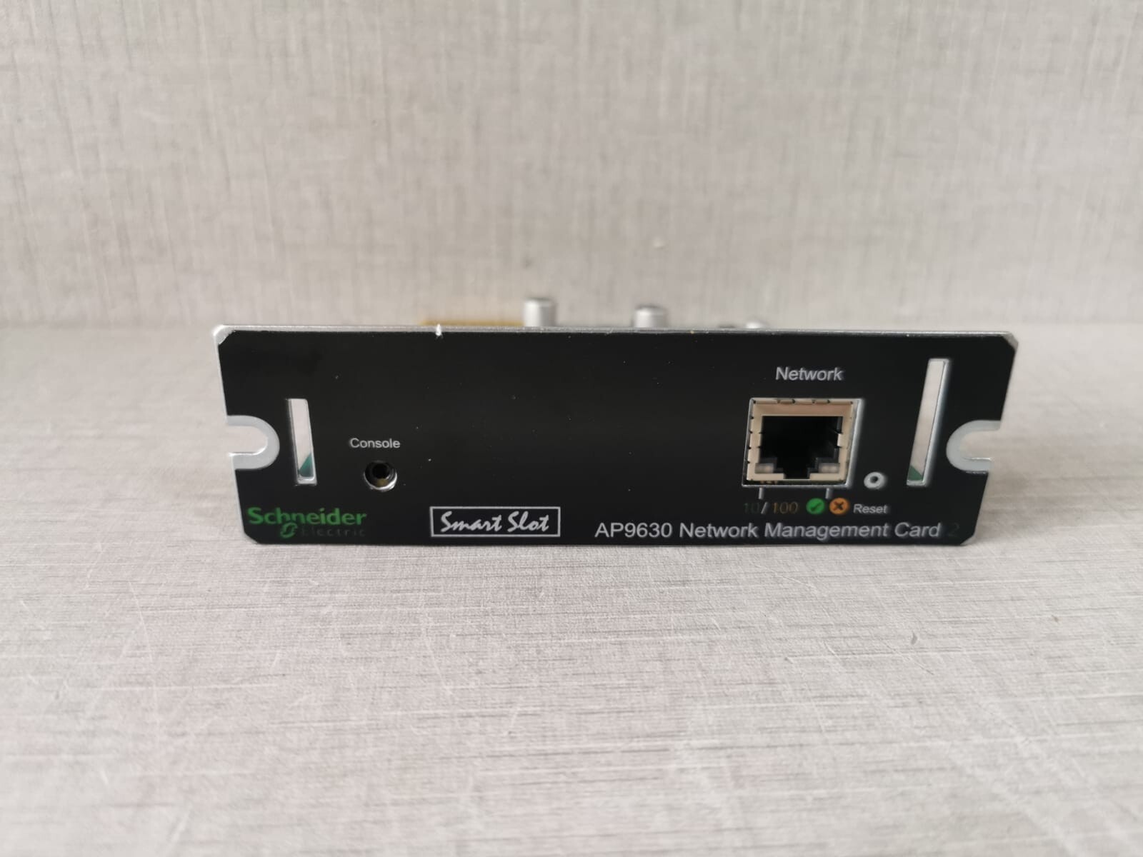 Schneider Electric AP9630 Schneider Electric AP9630 NETWORK MANAGEMENT CARD 2 - WITH FHILTY BOX 6