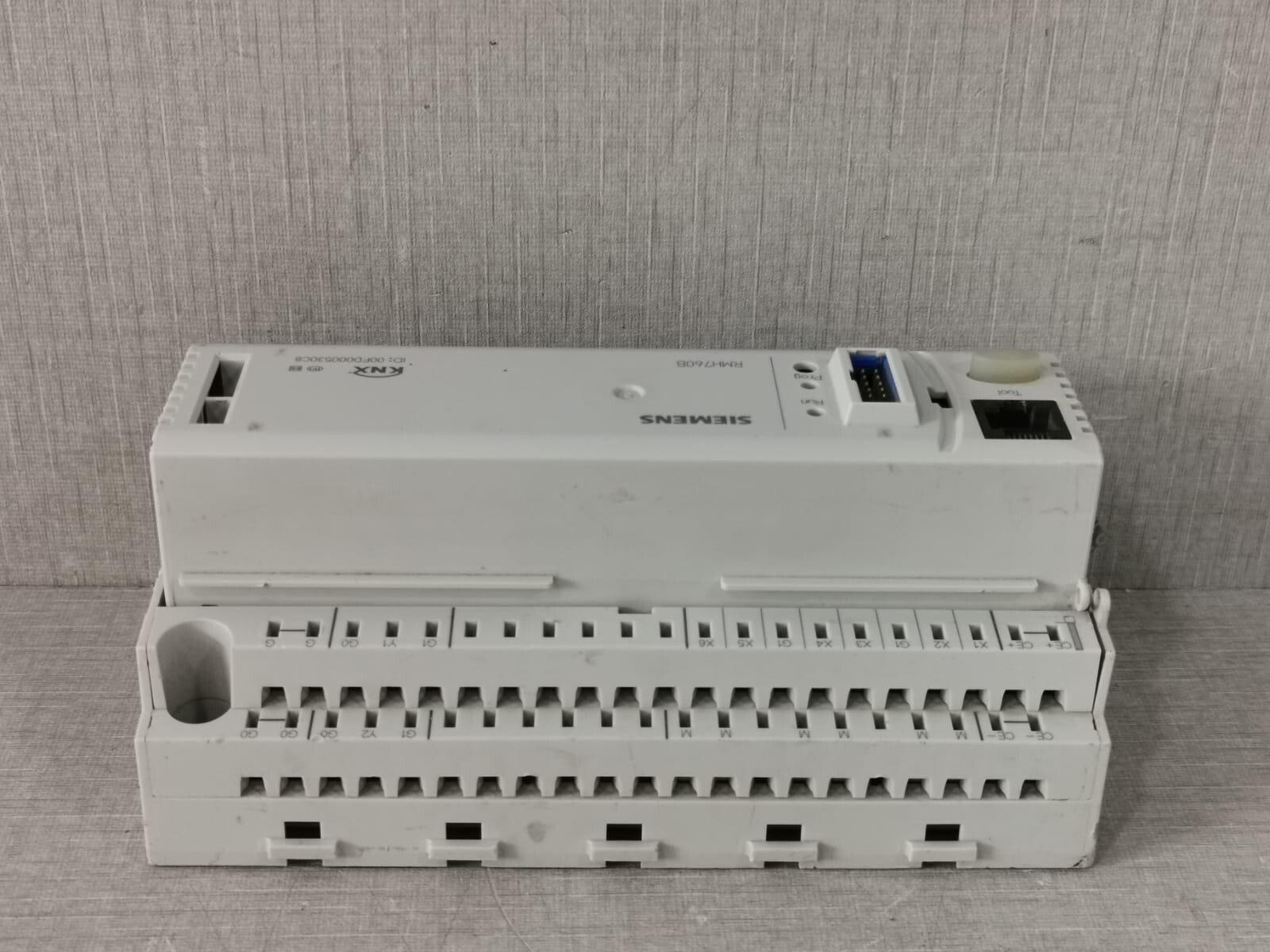 Siemens RMH760B-1 Siemens RMH760B-1 Heating Controller 7