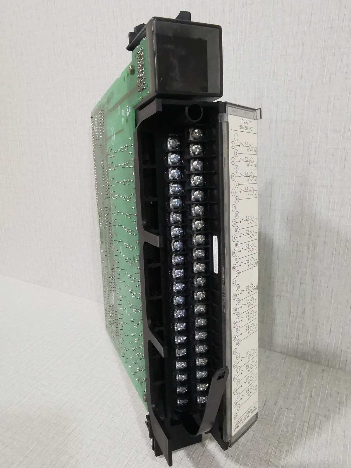 GE IC697MDL240 GE FANUC IC697MDL240 16-point Input Module 4
