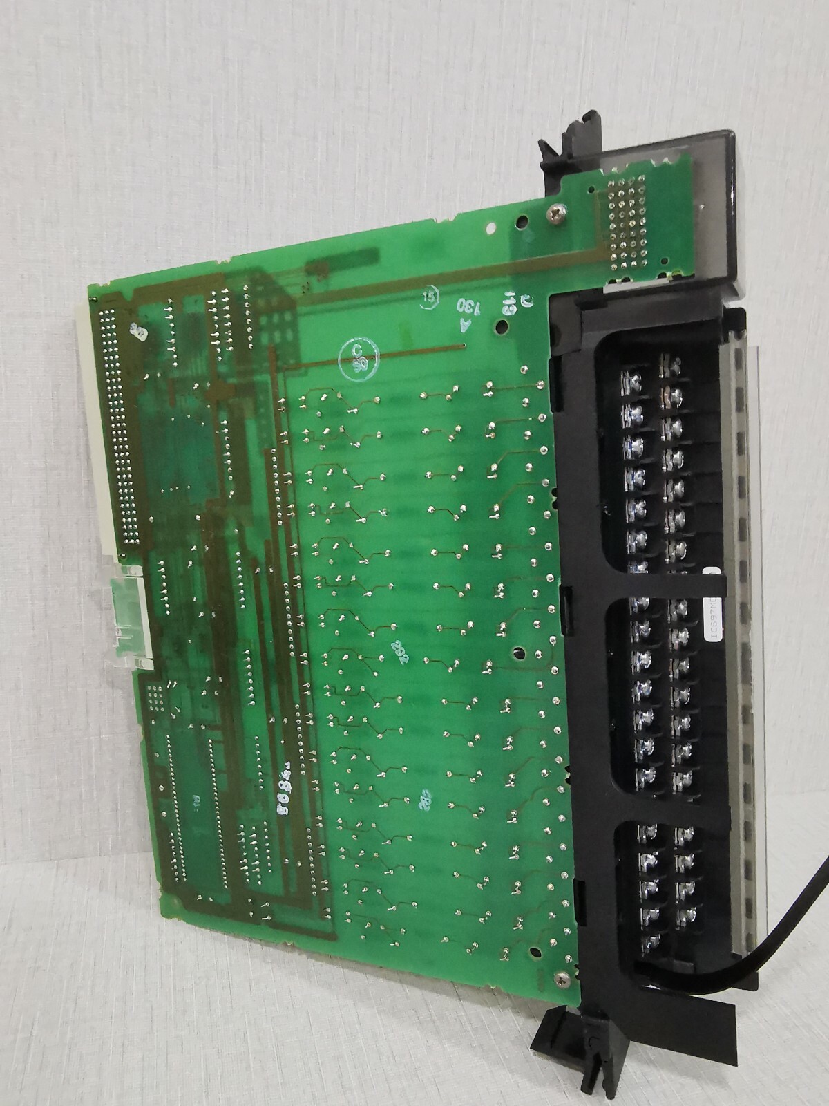 GE IC697MDL240 GE FANUC IC697MDL240 16-point Input Module 5