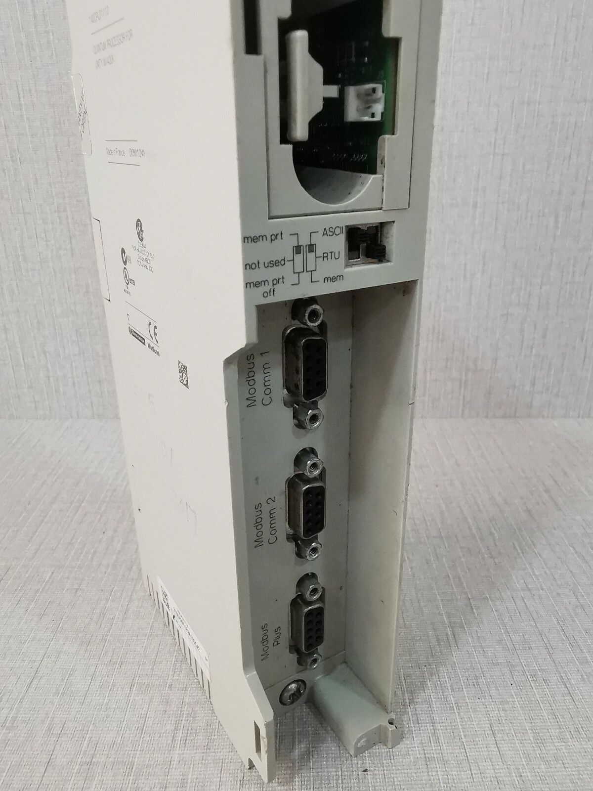 Schneider Electric 140 CPU 311 10 Schneider Electric 140 CPU 311 10 Modicon without cover and broken frame 6