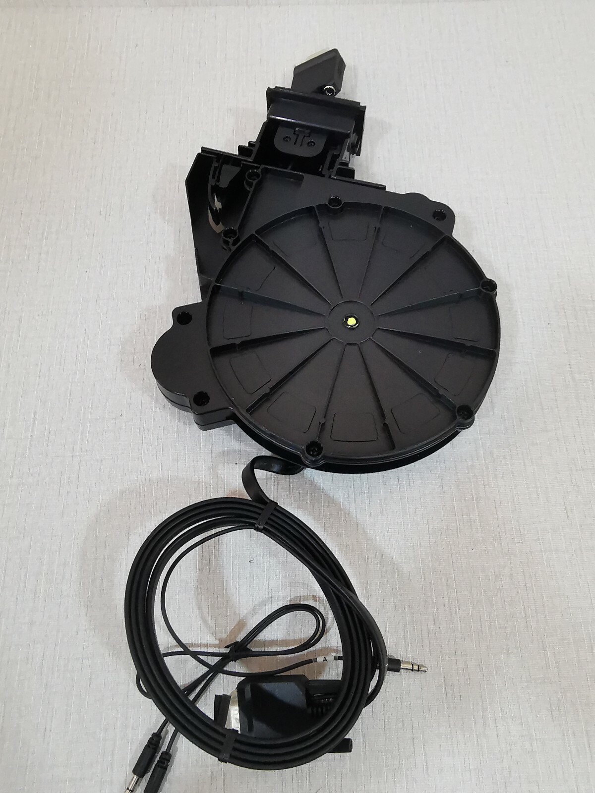 AMX FG552-35 AMX FG552-35 HPX-AV 103-RGB+A-R Audio Retractable HydraPort Cable 3