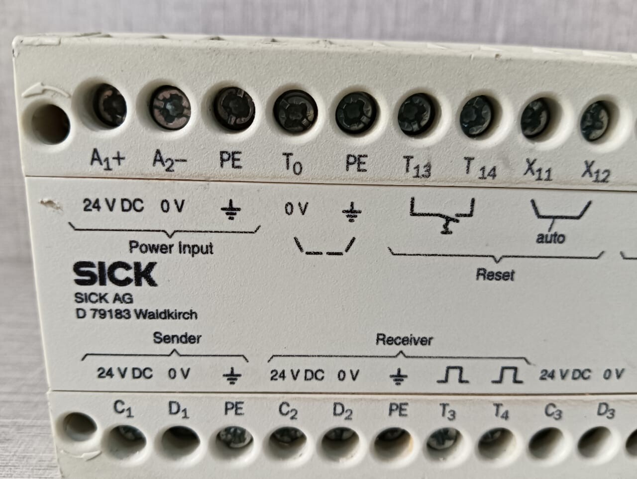 SICK LCUX1-400 SICK LCUX1-400 LIGHT CURTAIN SAFETY RELAY 2