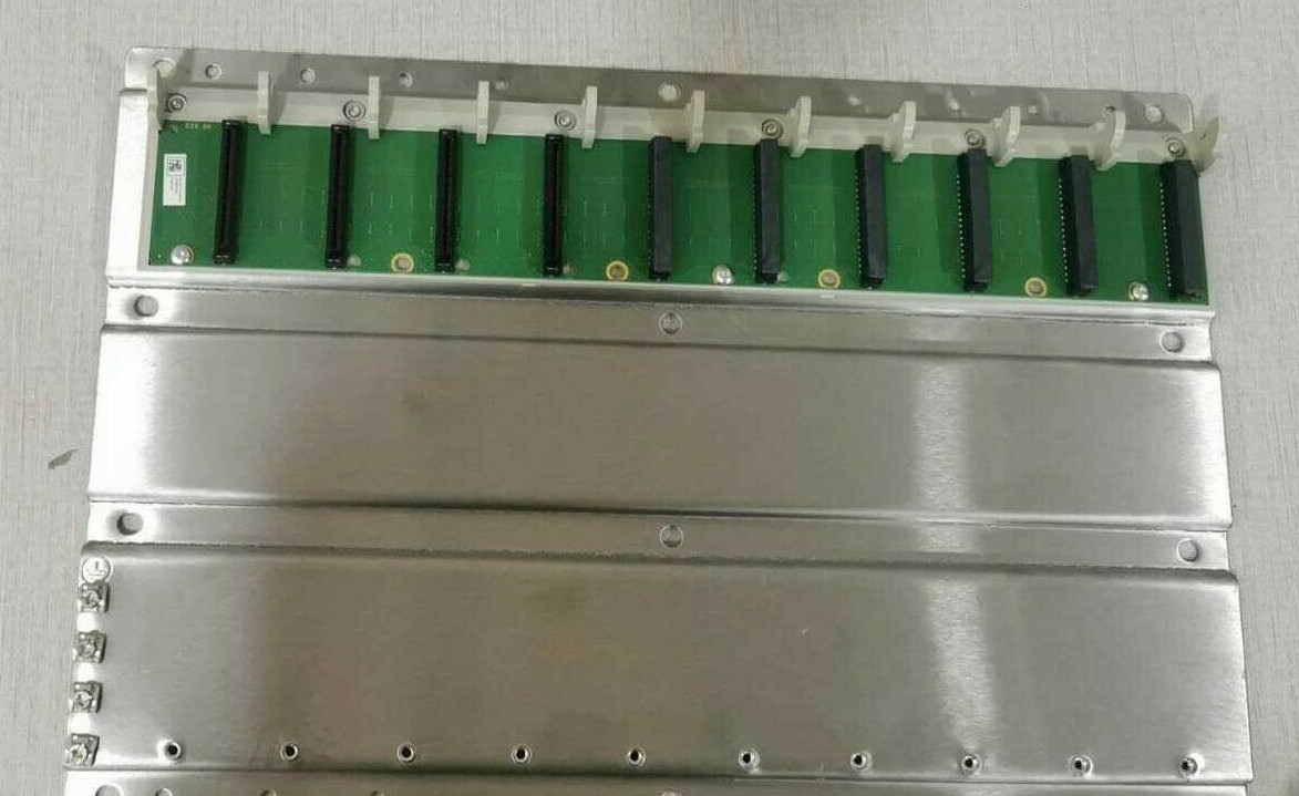Schneider Electric 140XBP01000 Schneider Electric 140XBP01000 Backplane 3