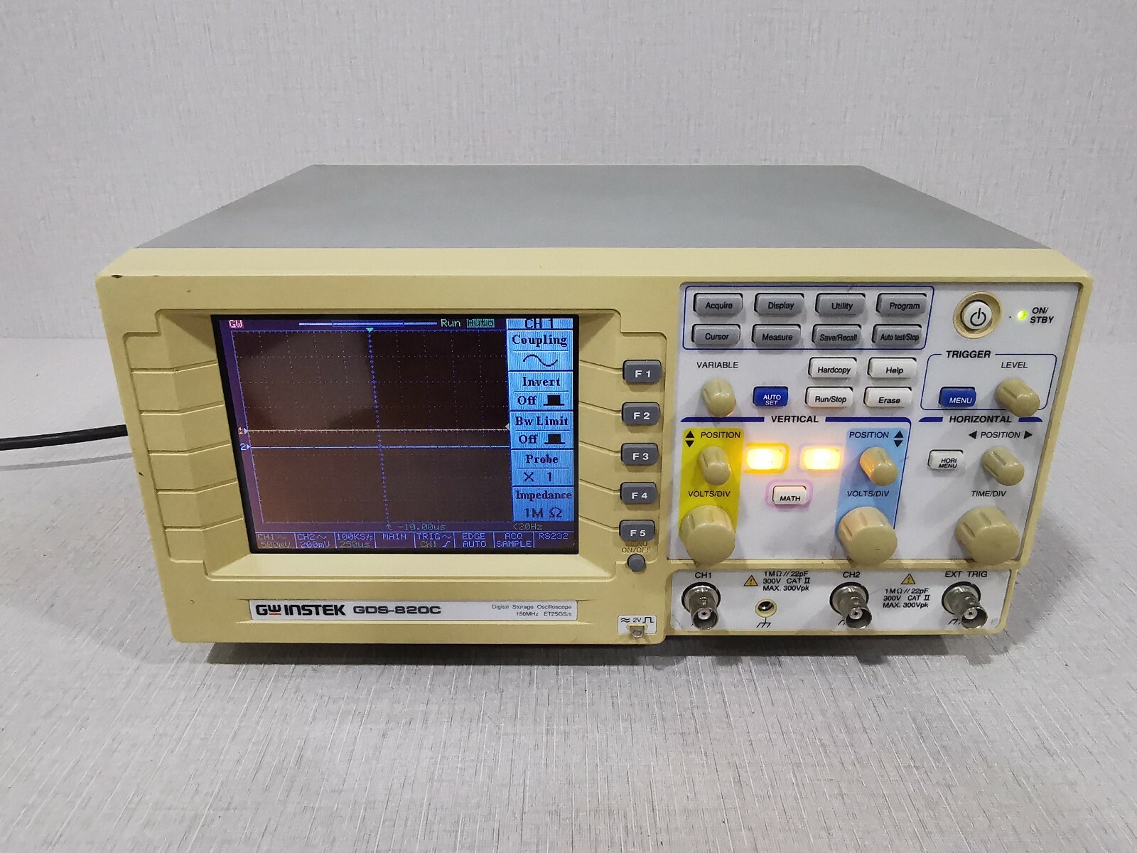GWINSTEK GDS-82OC DIGITAL STORAGE OSCILLOSCOPE 100-240V -TRIED & TESTED