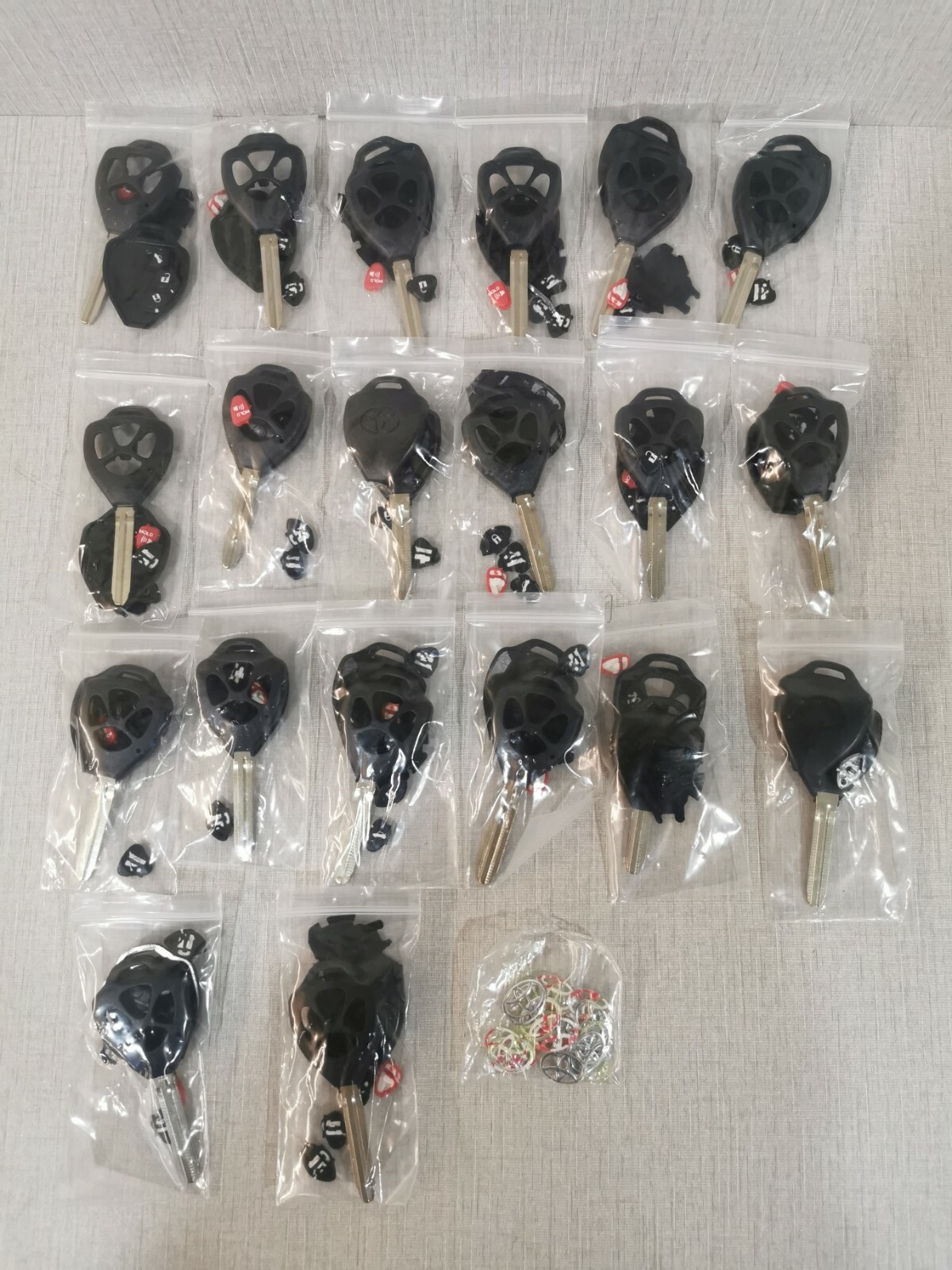 Toyota Corolla LOT-20 Toyota Corolla Camry Rav Button Remote Head Key Shell 4