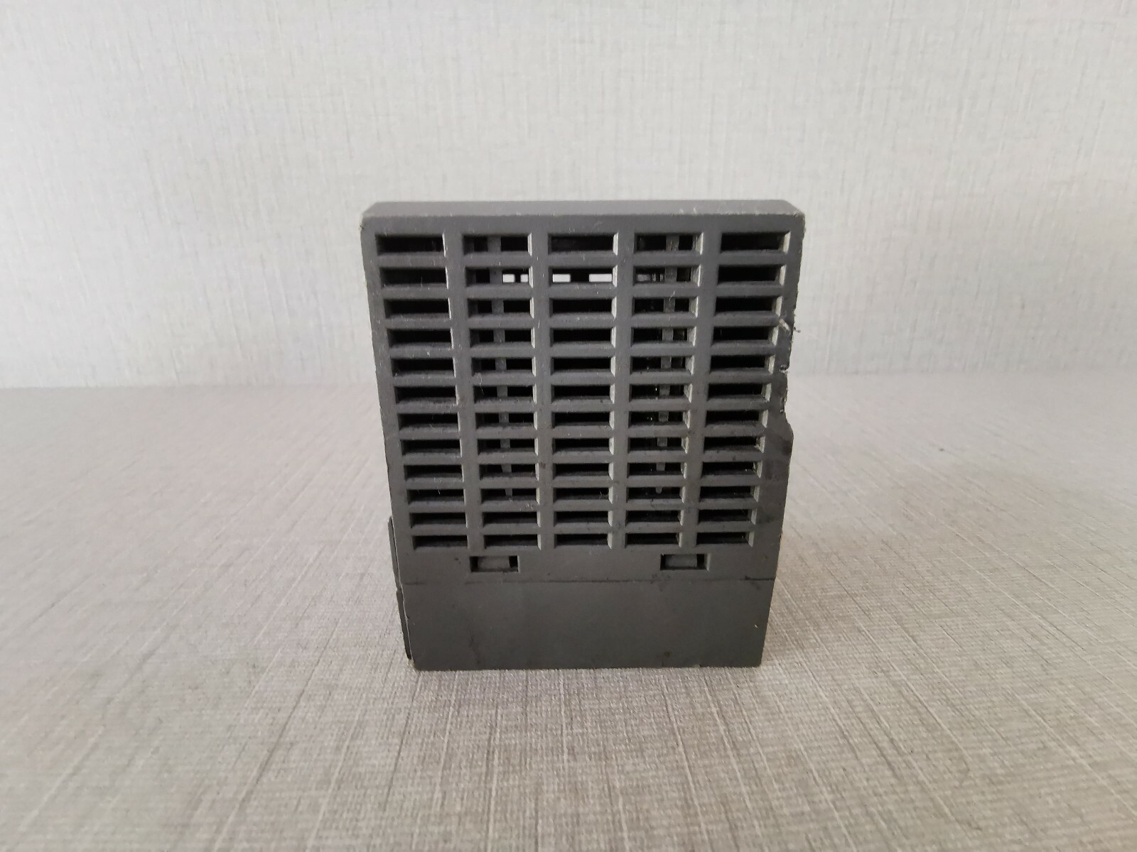 Allen-Bradley 95722702 Allen-Bradley 1734D-IB8XOB8E Combination Block Distributed 95722702 5