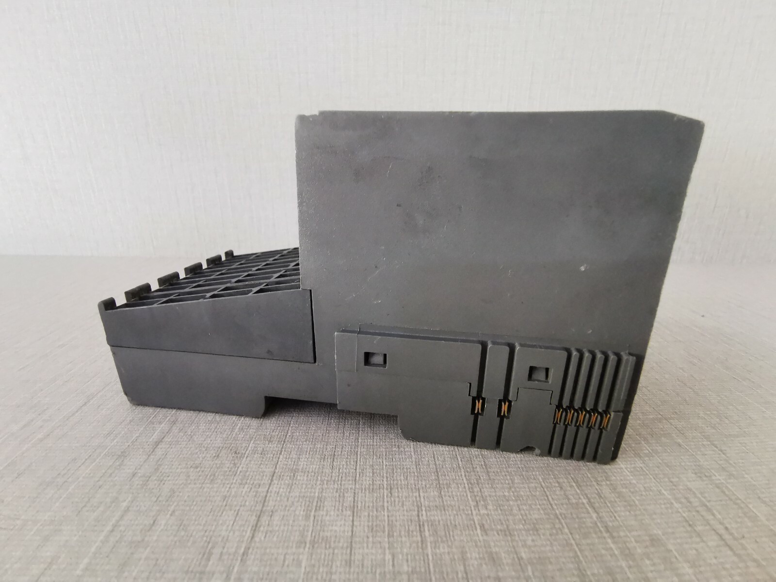 Allen-Bradley 95722702 Allen-Bradley 1734D-IB8XOB8E Combination Block Distributed 95722702 6