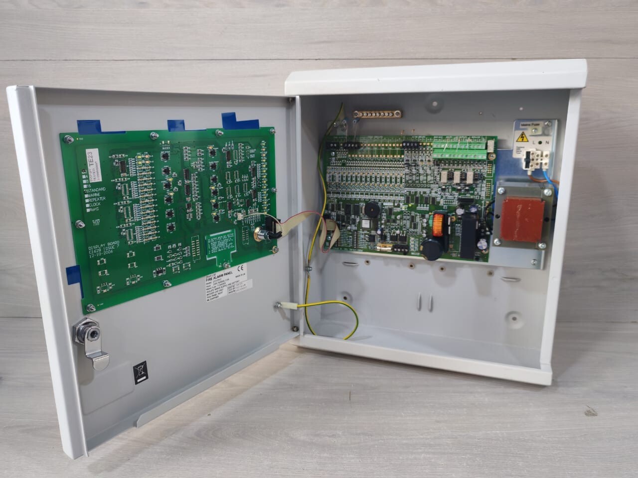 Ziton ZC3-EN-2 ZITON ZC3-EN-2 FIRE ALARM PANEL 230V 50/60Hz 0.5A - WITHOUT KEY 2