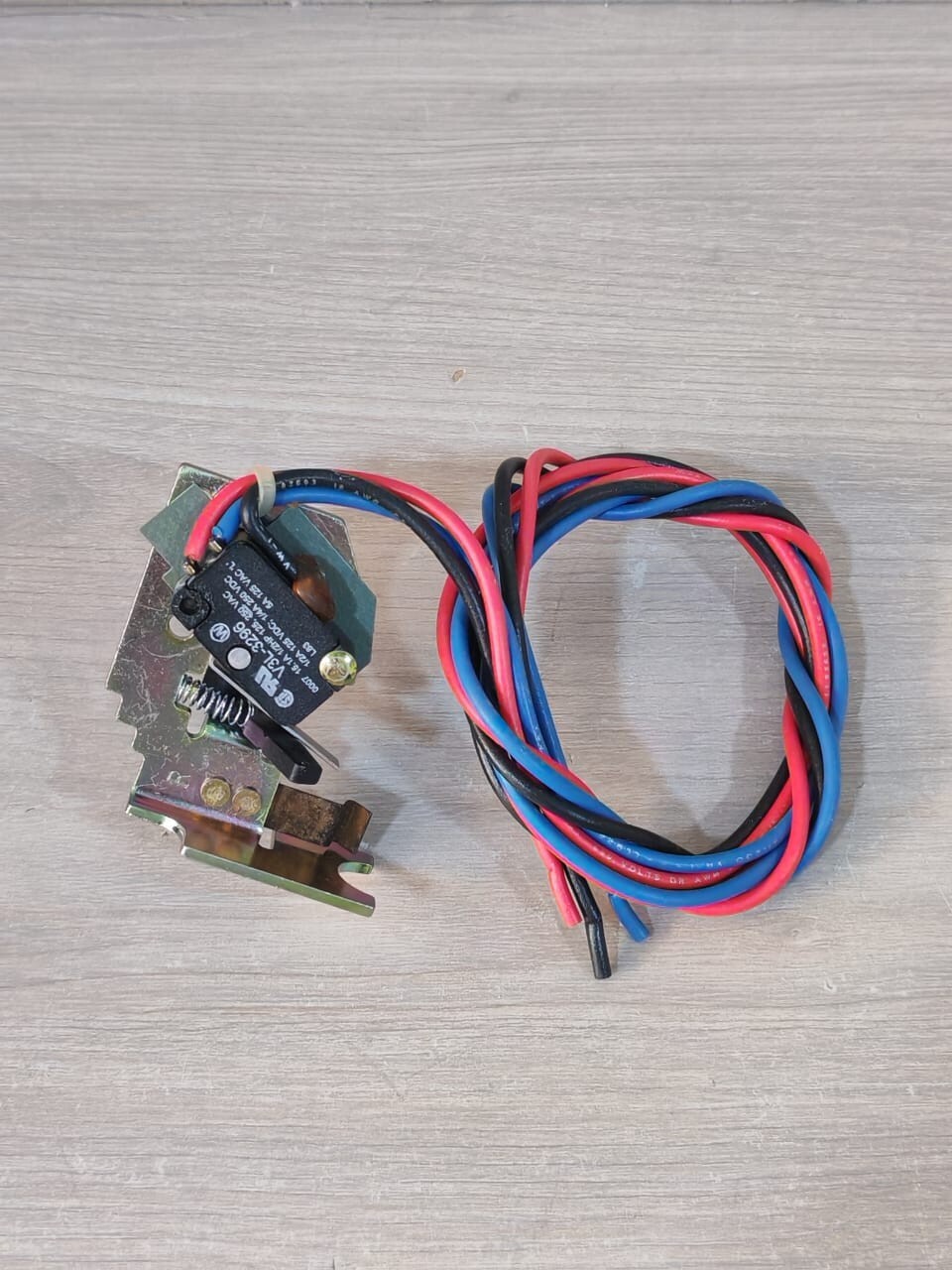 Cutler-Hammer 1492D27G02 CUTLER-HAMMER A1L3RPK AL/LO SWITCH SERIES C TYPE K-BREAKER 1492D27G02 4