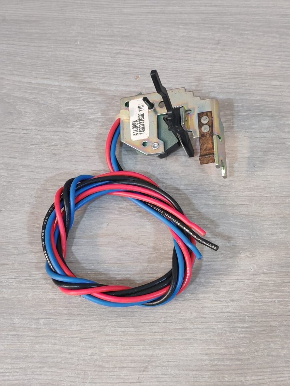 Cutler-Hammer 1492D27G02 CUTLER-HAMMER A1L3RPK AL/LO SWITCH SERIES C TYPE K-BREAKER 1492D27G02 5