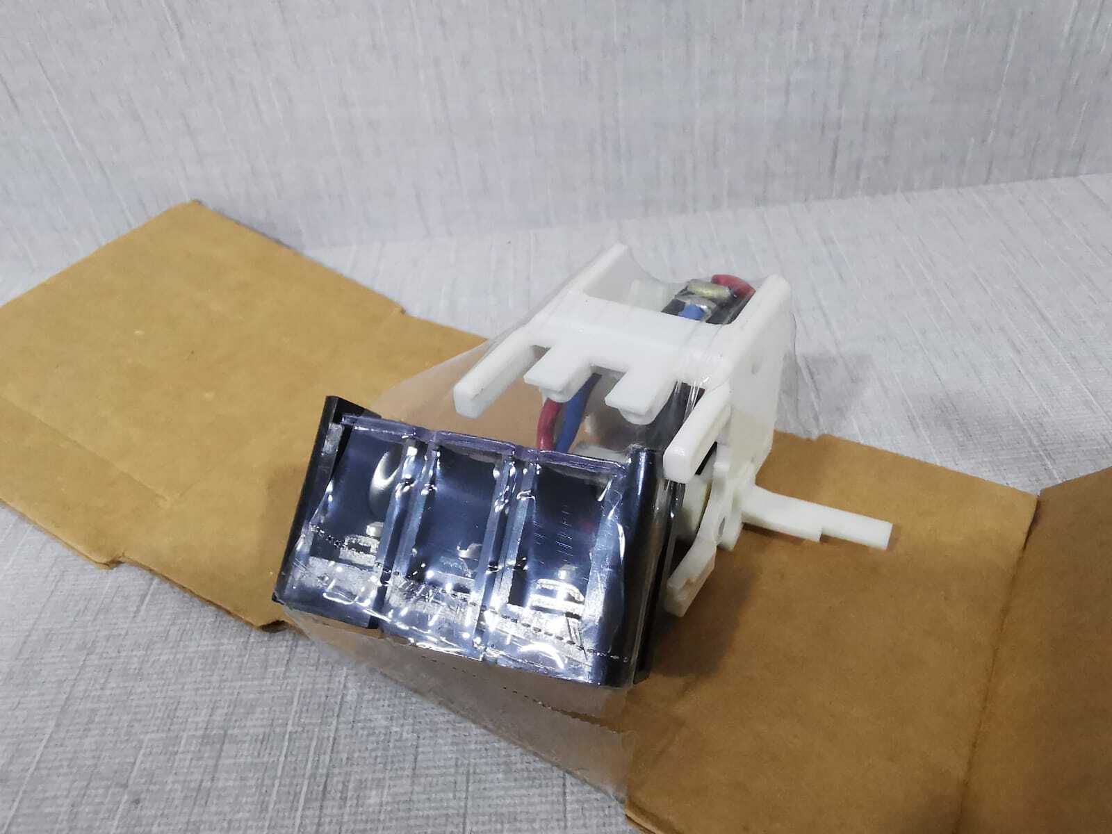 Cutler-Hammer 1490D73G03 CUTLER-HAMMER A1L1RTK AL/LO SWITCH SER.C TYPE F-BREAKER 1490D73G03 600VAC 4