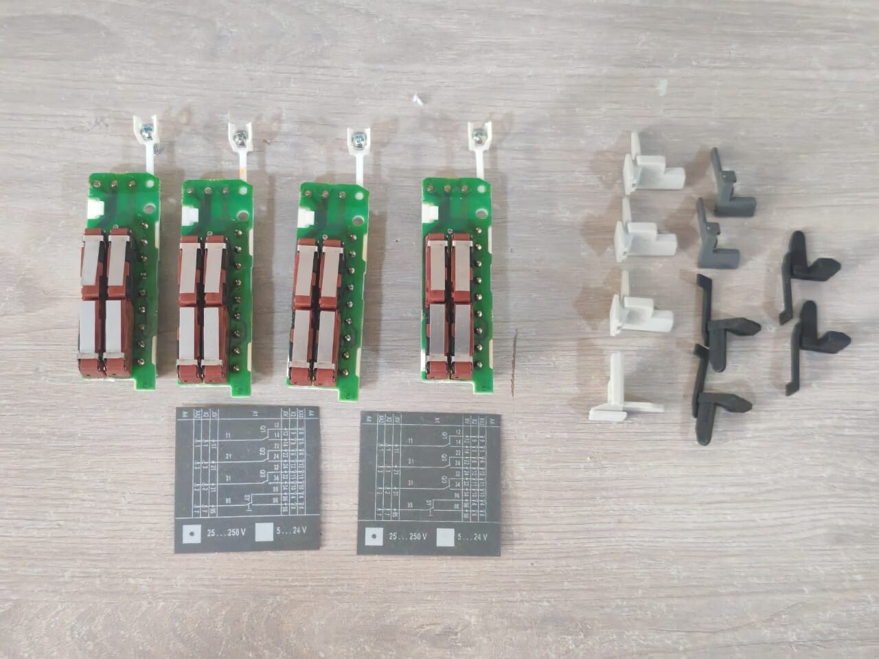 ABB AO-51369 ABB SACE AO 51369 / 1SD AO 51369 R1 CHANGEOVER CONTACT OPEN-CLOSED +1 4