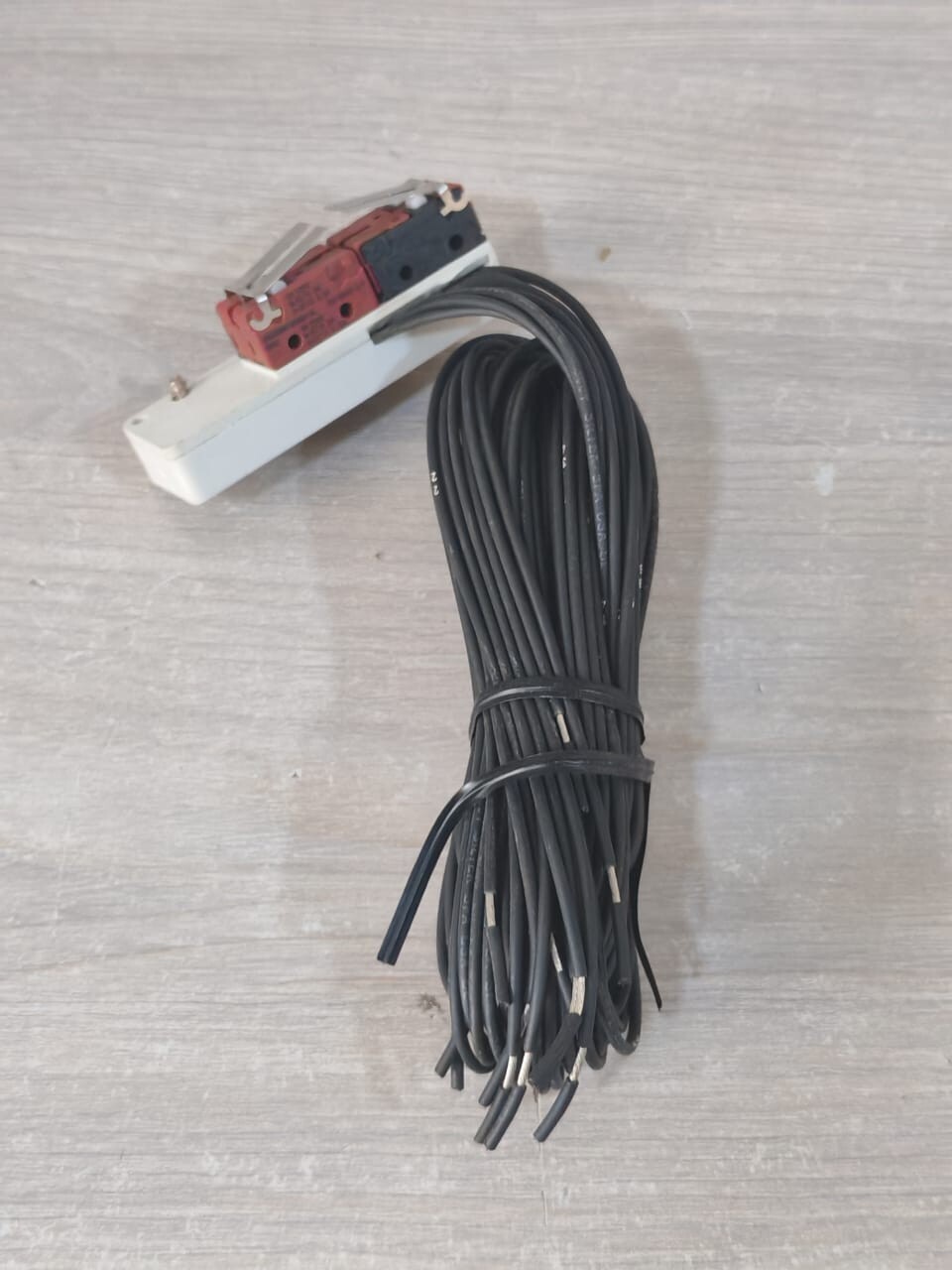 ABB AO51371 ABB SACE AO51371 1SD AO51371 R1 / KT3AS3 CHANGEOVER CONTACT-OPEN-CLOSED +1 6
