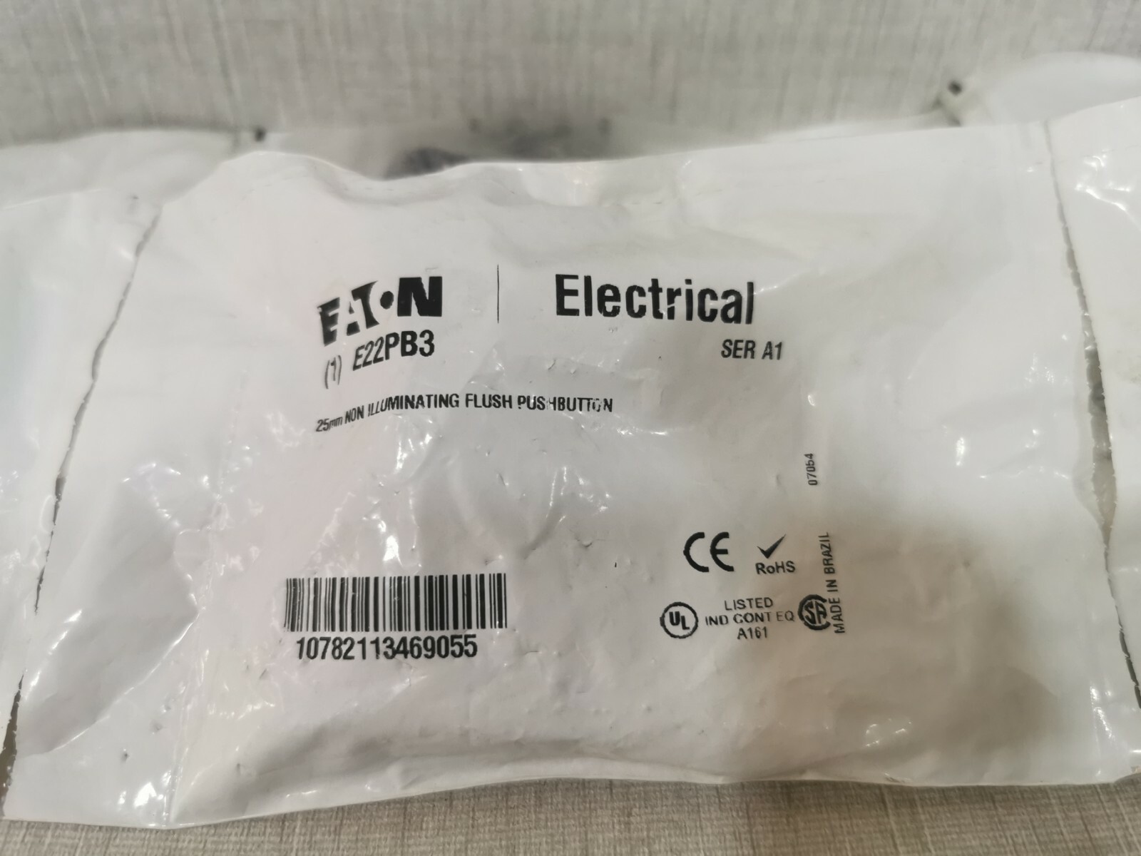 EATON- CUTLER HAMMER E22PB3 EATON- CUTLER HAMMER E22PB3 25MM NON-ILLUMINATING FLUSH PUSH BUTTON 2