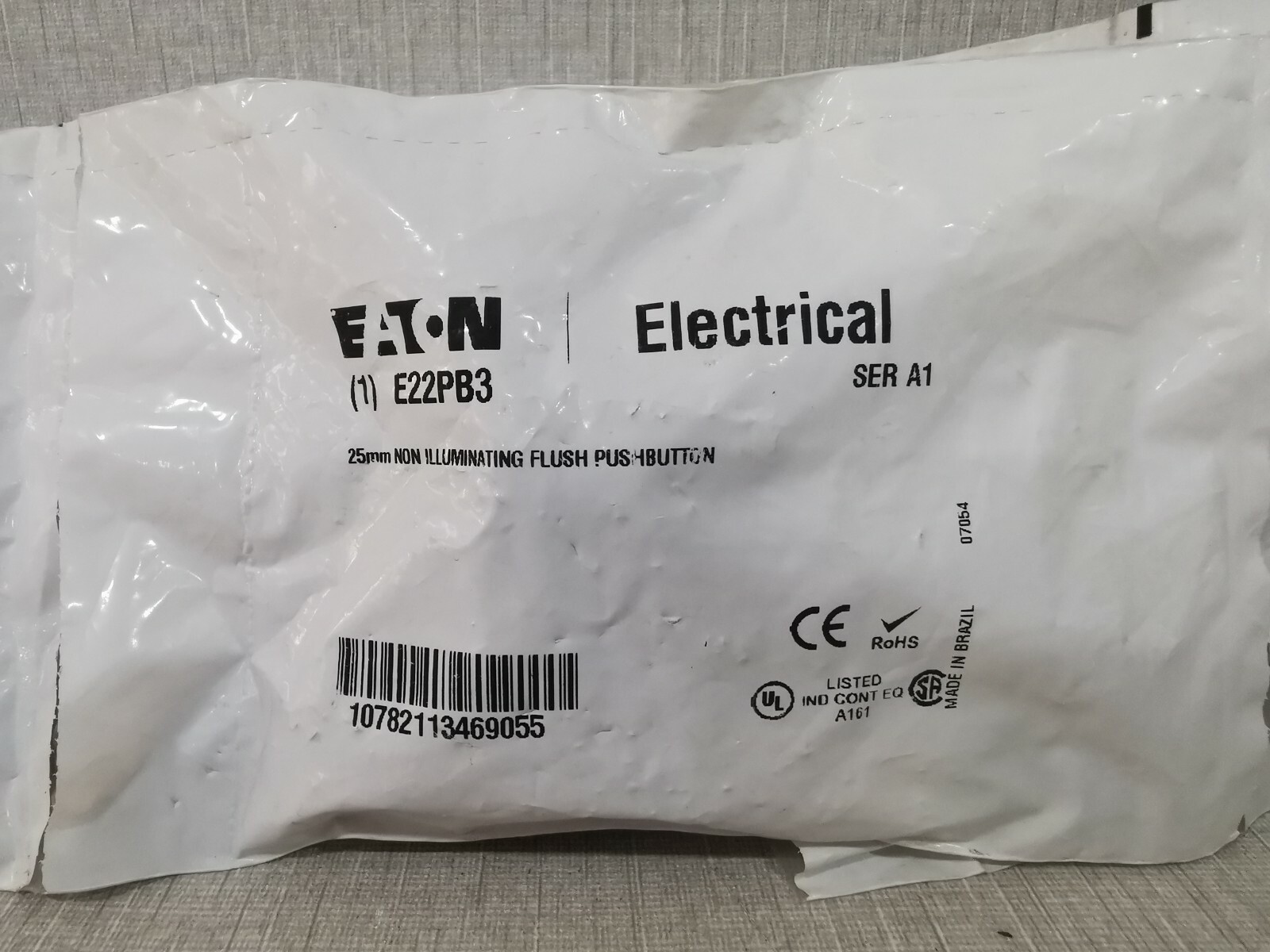 EATON- CUTLER HAMMER E22PB3 EATON- CUTLER HAMMER E22PB3 25MM NON-ILLUMINATING FLUSH PUSH BUTTON 3