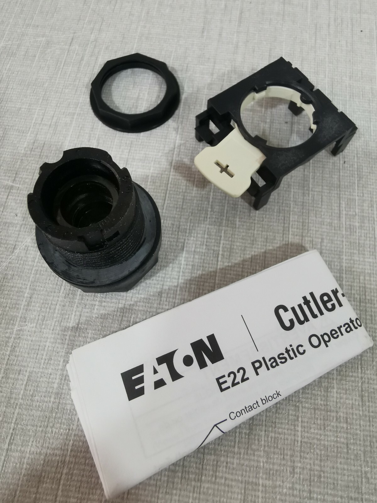 EATON- CUTLER HAMMER E22PB3 25MM NON-ILLUMINATING FLUSH PUSH BUTTON