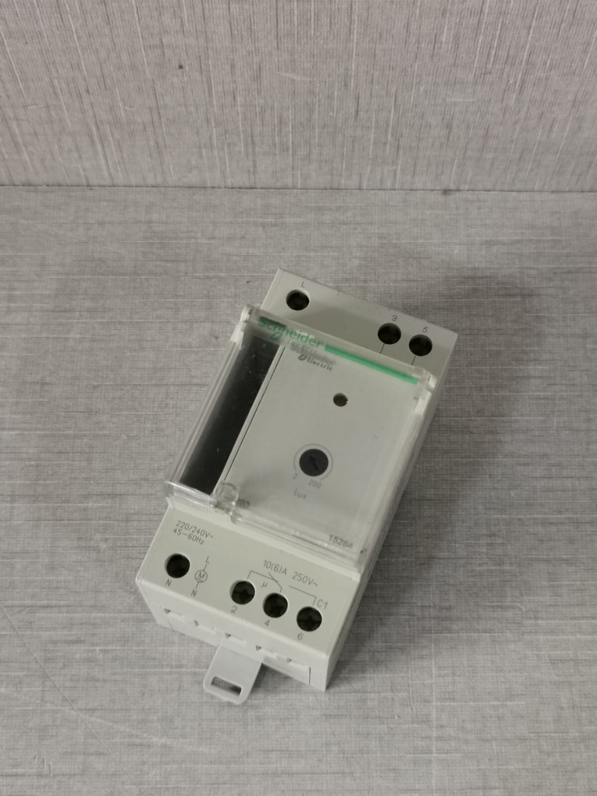 Schneider Electric 15284 Schneider Electric 15284 Switch 230W 2300A 800VA 3