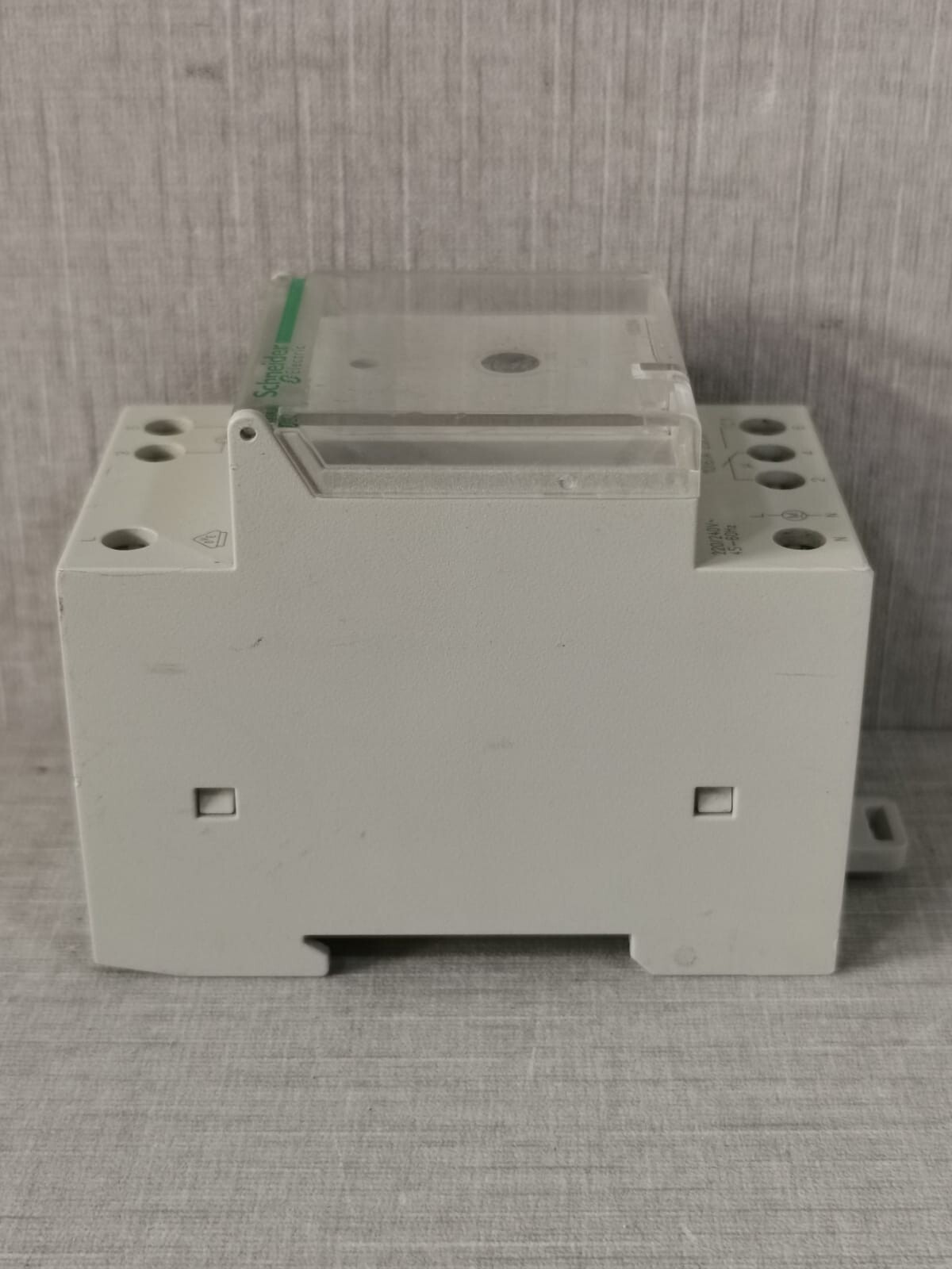 Schneider Electric 15284 Schneider Electric 15284 Switch 230W 2300A 800VA 6