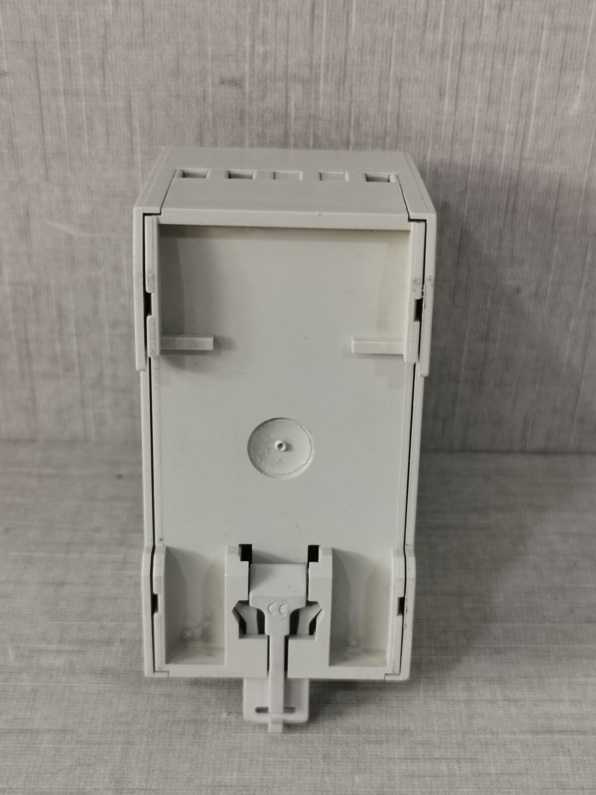 Schneider Electric 15284 Schneider Electric 15284 Switch 230W 2300A 800VA 8