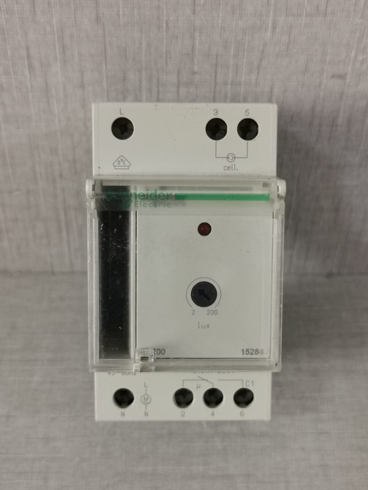 Schneider Electric 15284 Switch 230W 2300A 800VA