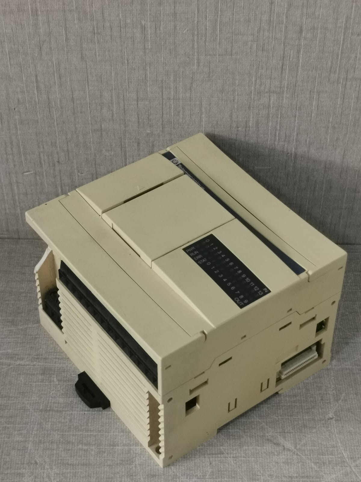 Telemecanique Twido TWDLCAA24DRF Telemecanique By Schneider TWDLCAA24DRF Compact Base PV:12 SV:4.10 RL:16 8