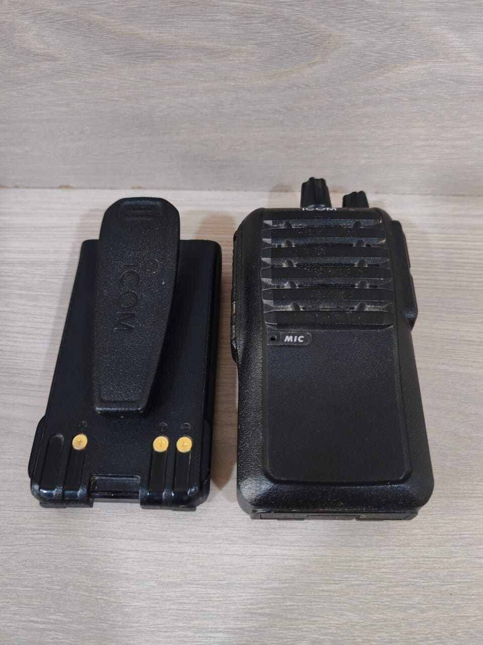 ICOM IC-F4003 ICOM IC-F4003 Regular Charger Portable Radio 3