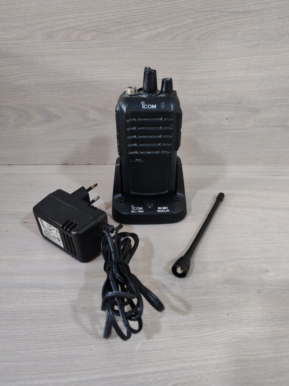 ICOM IC-F4003 Regular Charger Portable Radio