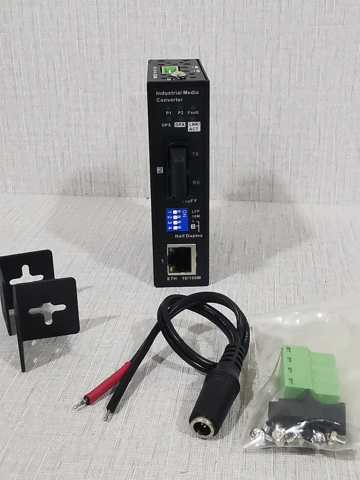 Media Converter D11FB-M MEDIA CONVERTER SW-D11FB-M Industrial Media Converter WITH 1X10/ 100BASE -TX 2