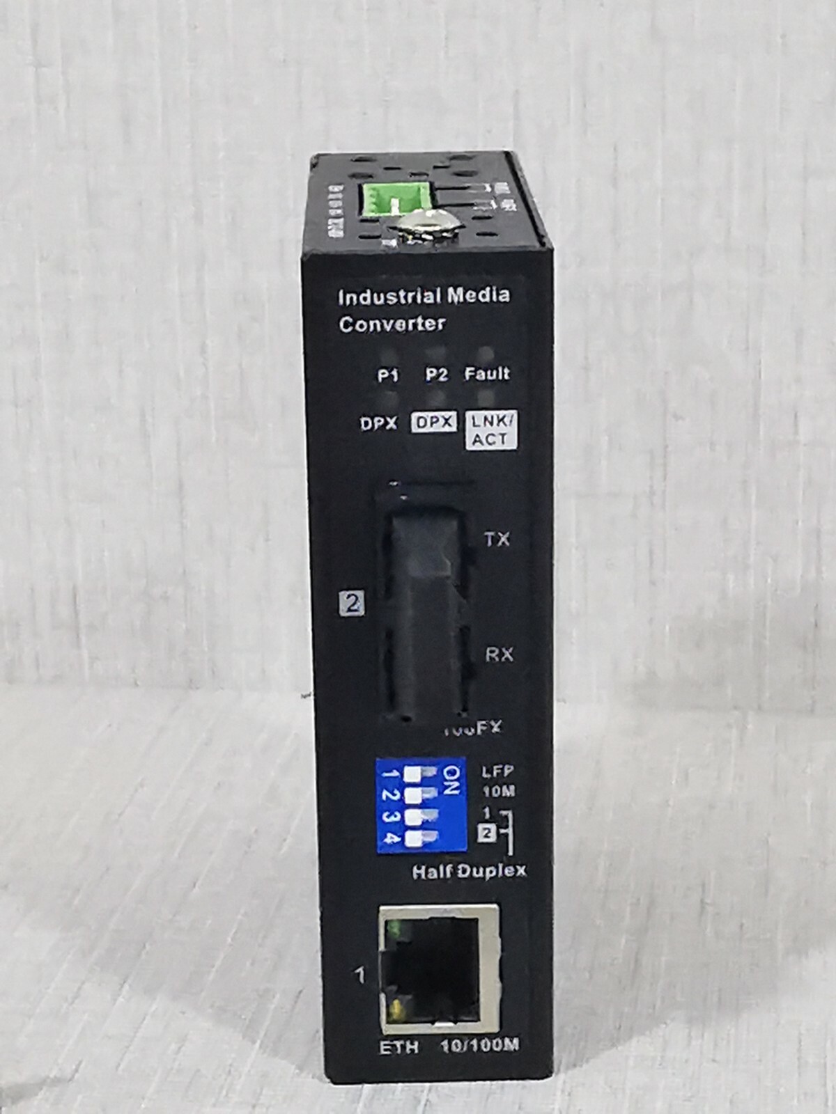 Media Converter D11FB-M MEDIA CONVERTER SW-D11FB-M Industrial Media Converter WITH 1X10/ 100BASE -TX 3