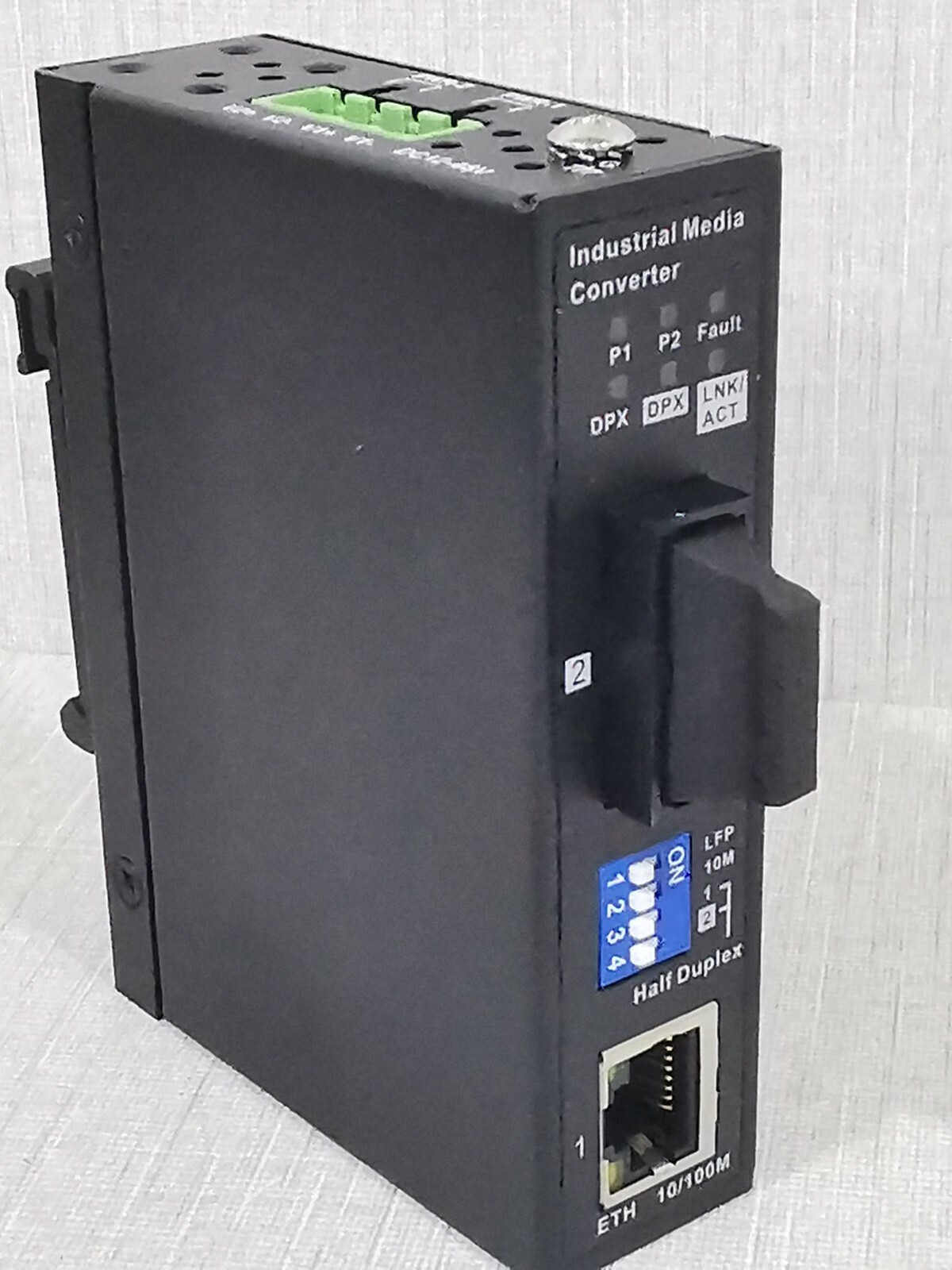 Media Converter D11FB-M MEDIA CONVERTER SW-D11FB-M Industrial Media Converter WITH 1X10/ 100BASE -TX 4