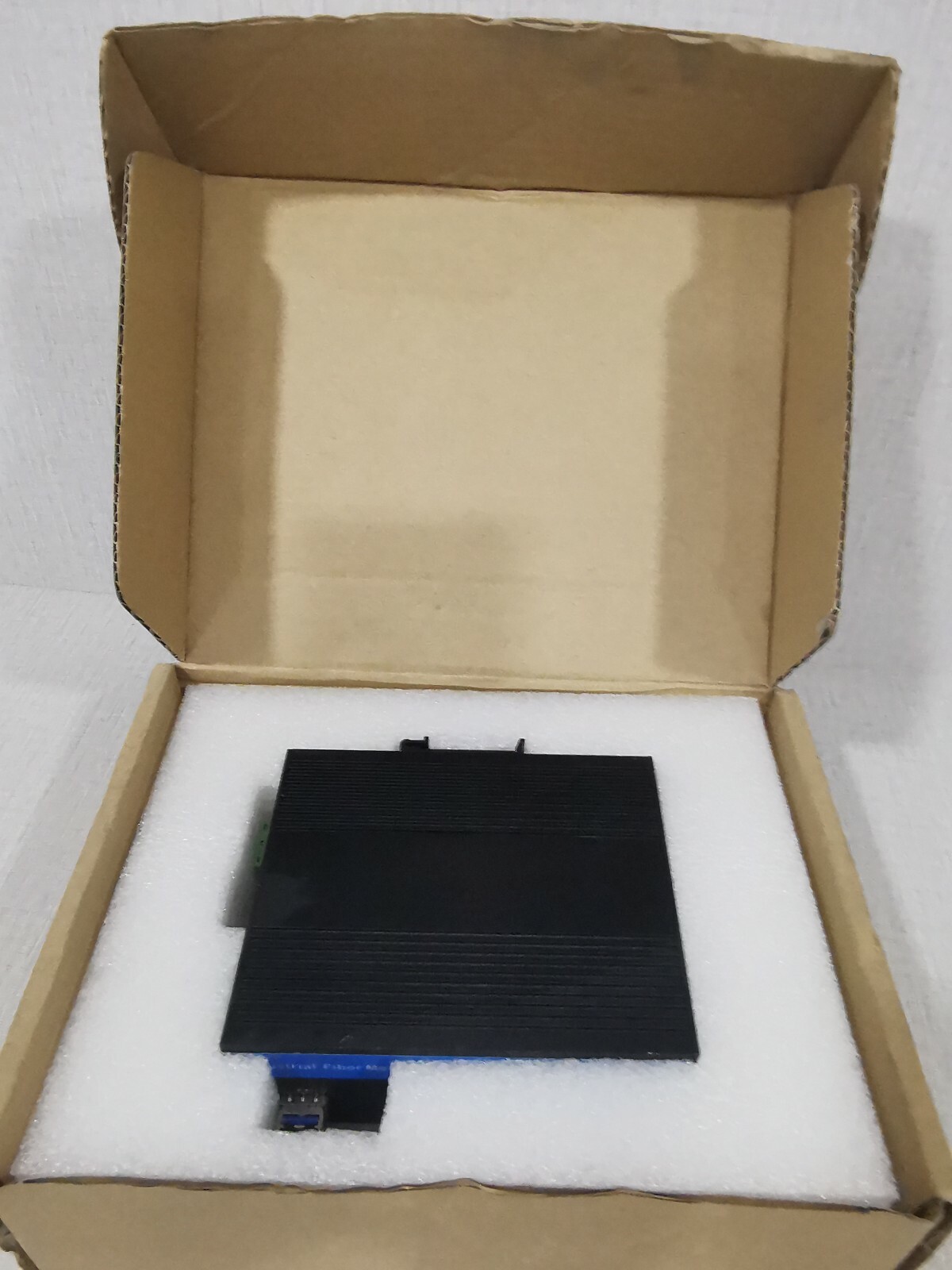 Unbranded CP-MCP-10/100-SM-LC Industrial PoE Fiber Media Converter CP-MCP-10/100-SM-LC 2