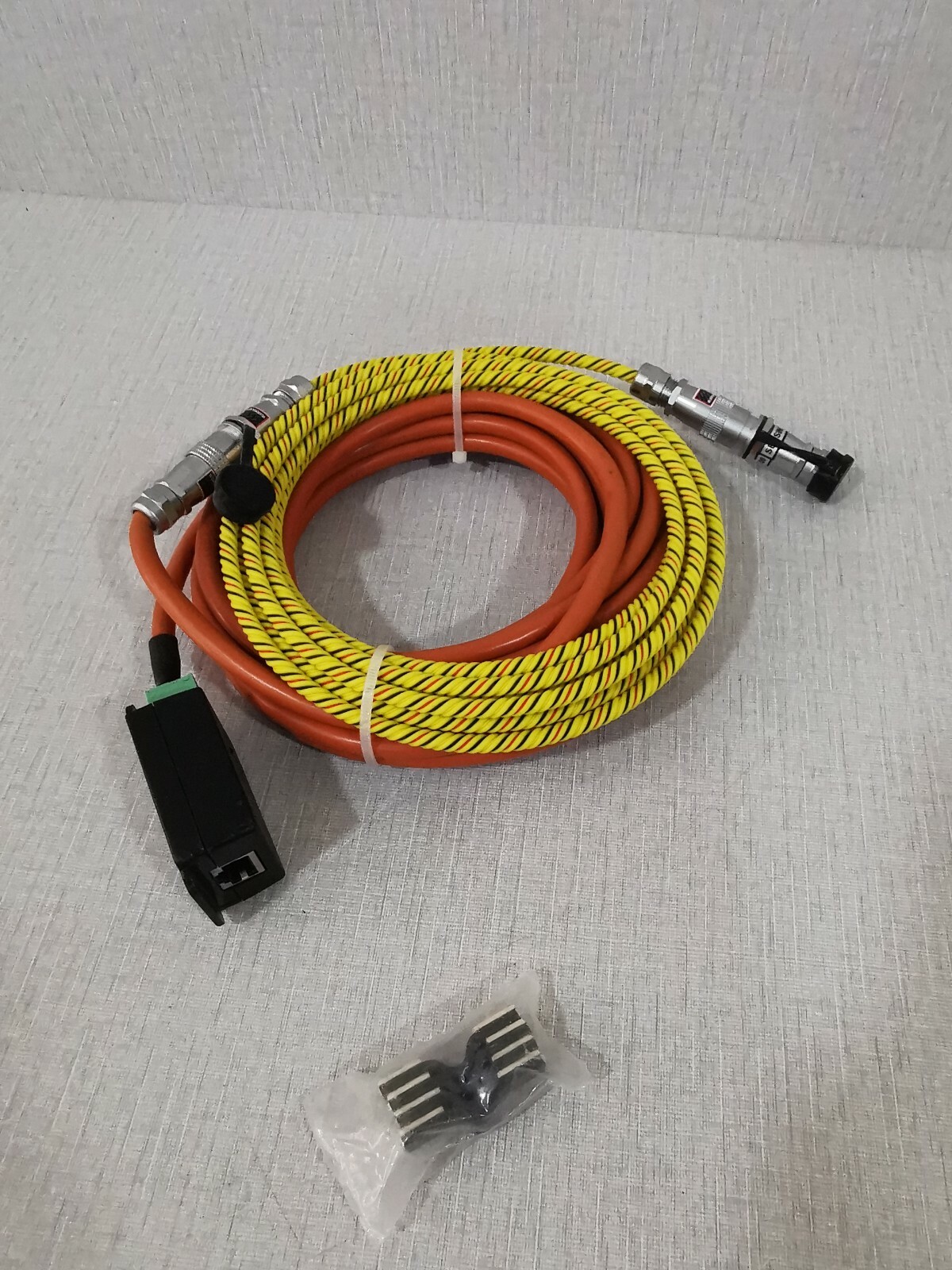 AKCP WSC10/01/06/15-33 AKCP LOCATE WATER SENSOR LWSC10/01/06/15-33 5